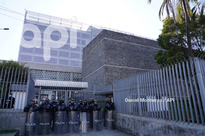 ASAMBLEA-EXTERIORES-MUERTE-CRUZADA