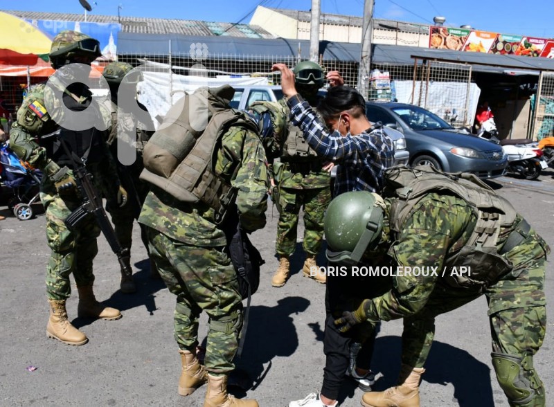 CUENCA-OPERATIVO MILITAR-GOBERNADOR PAUL CARRASCO