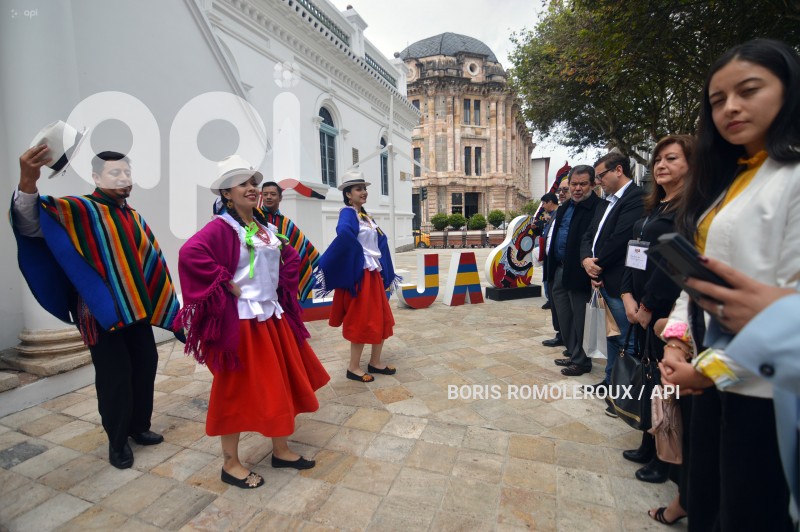 CUENCA-PRESENTACION CAMPANA-LOJA TANTO PARA SER FELIZ