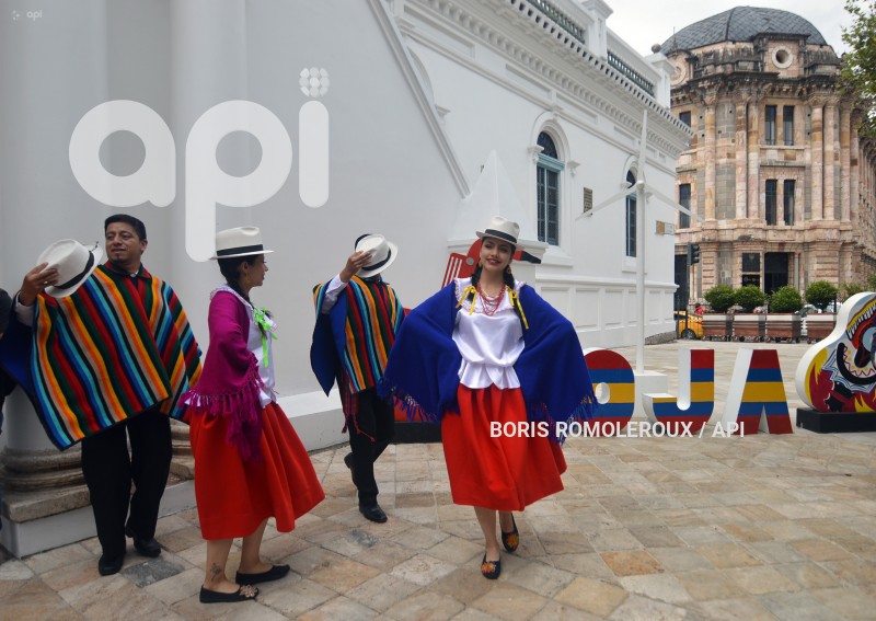 CUENCA-PRESENTACION CAMPANA-LOJA TANTO PARA SER FELIZ