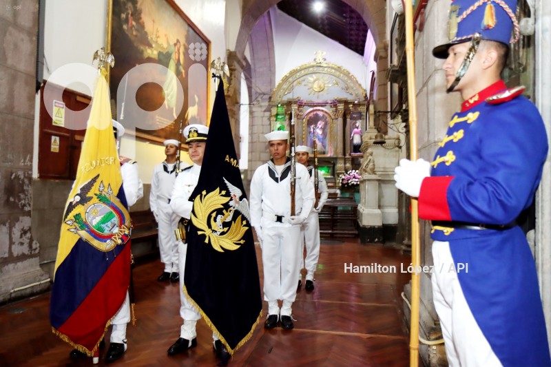 UIO-GUILLERMO-LASSO-OFRENDA-FLORAL