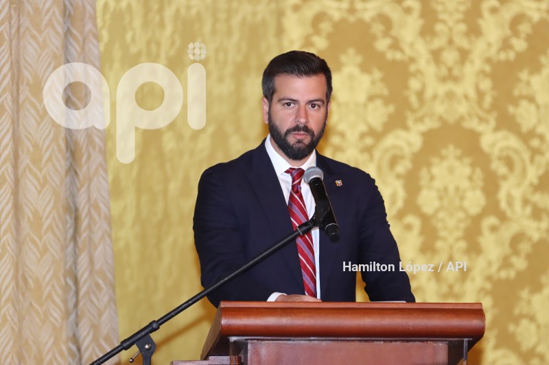 UIO-GUILLERMO-LASSO-FIRMA-REGLAMENTO-DECRETOLEY