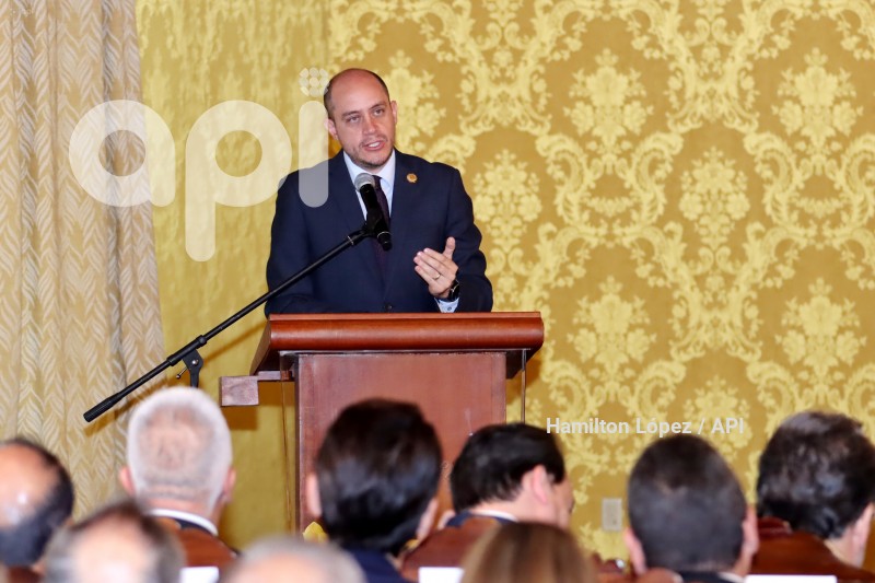 UIO-GUILLERMO-LASSO-FIRMA-REGLAMENTO-DECRETOLEY