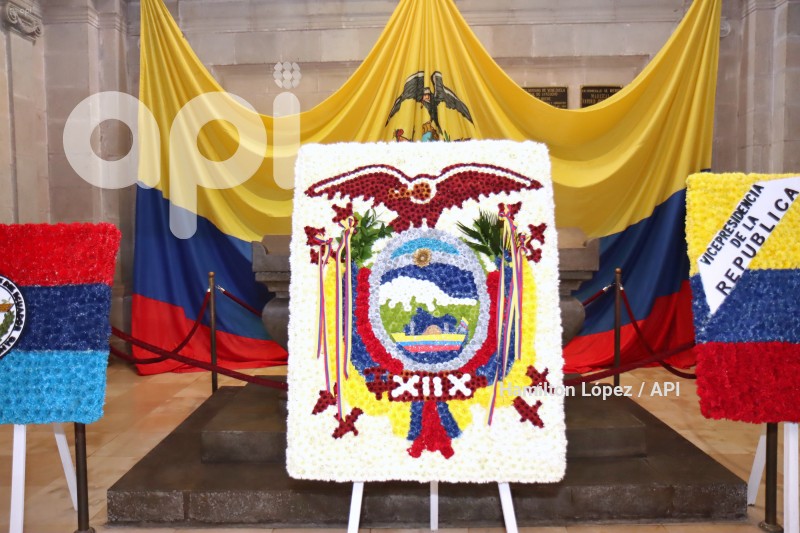 UIO-GUILLERMO-LASSO-OFRENDA-FLORAL