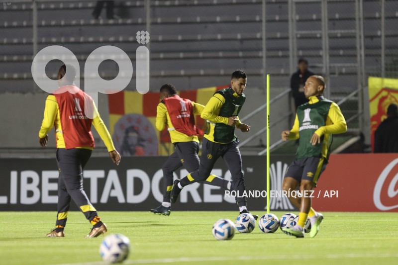 FBL-LIBERTADORES-AUCAS-RACING