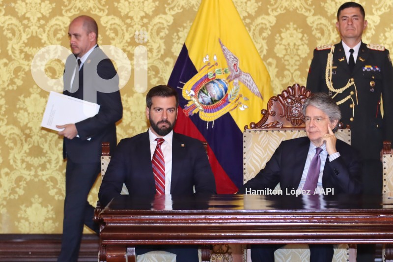UIO-GUILLERMO-LASSO-FIRMA-REGLAMENTO-DECRETOLEY