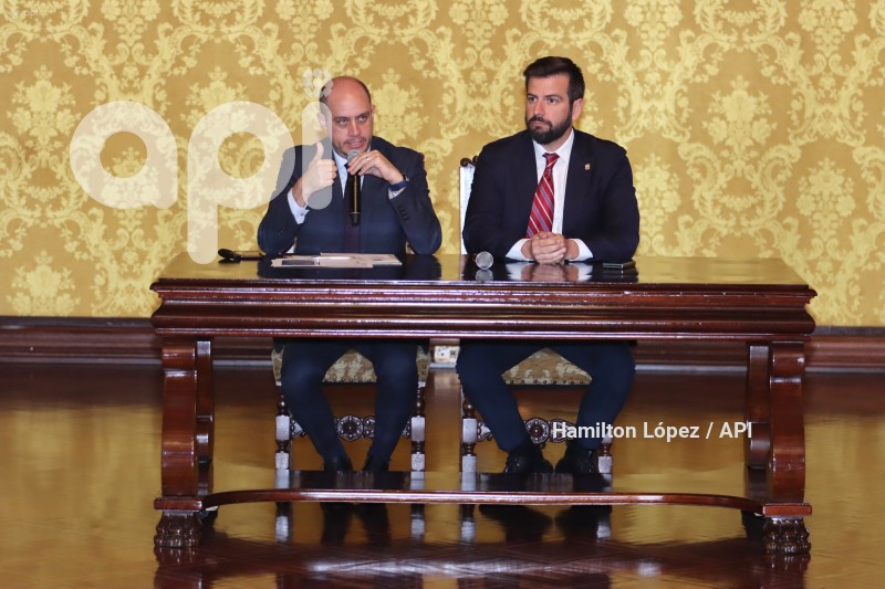 UIO-GUILLERMO-LASSO-FIRMA-REGLAMENTO-DECRETOLEY
