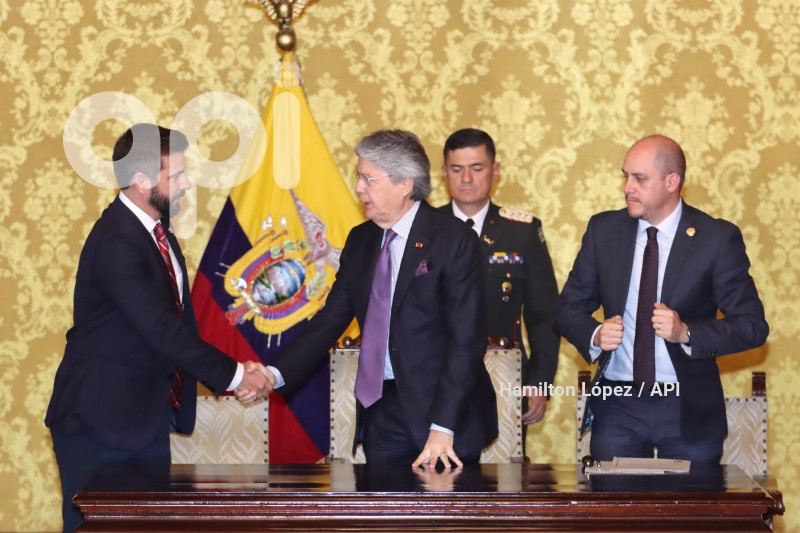UIO-GUILLERMO-LASSO-FIRMA-REGLAMENTO-DECRETOLEY