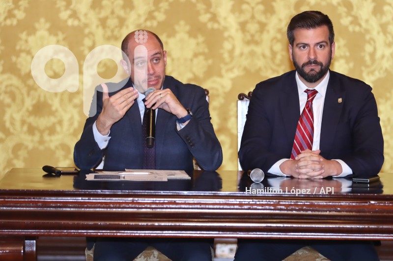UIO-GUILLERMO-LASSO-FIRMA-REGLAMENTO-DECRETOLEY
