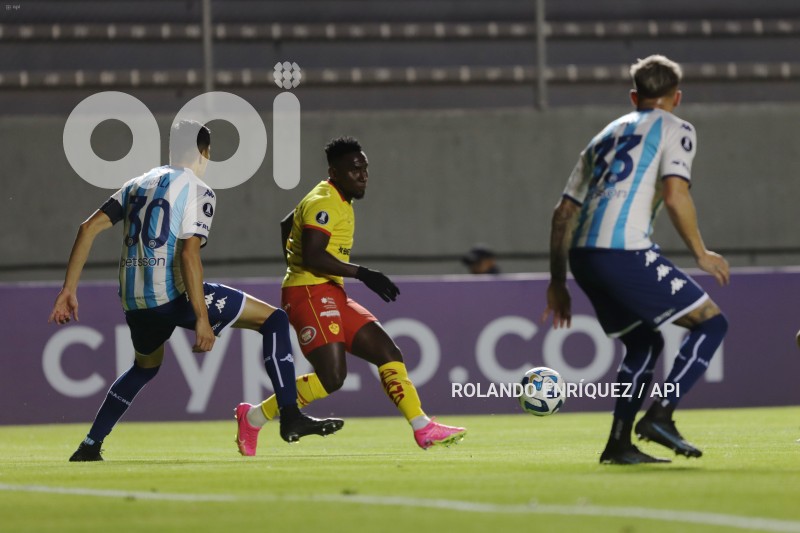 FBL-LIBERTADORES-AUCAS-RACING