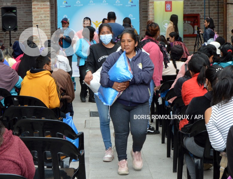 CUENCA-ENTREGA KITS ALIMENTICIOS-PERSONAS VULNERABILIDAD