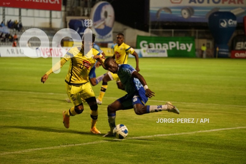 FBL-LIGA-PRO-BET593-SERIE-B-MACARA-VARGAS-TORRES-