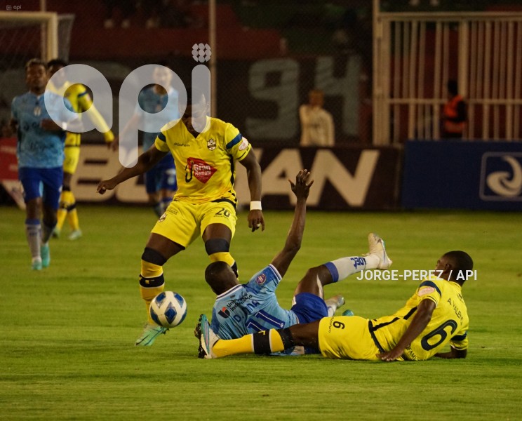 FBL-LIGA-PRO-BET593-SERIE-B-MACARA-VARGAS-TORRES-