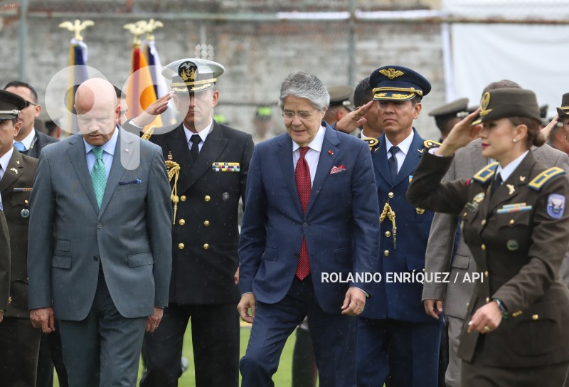 PRESIDENTE-LASSO-GRADUACION-POLICIAS-ESPECIALISTAS
