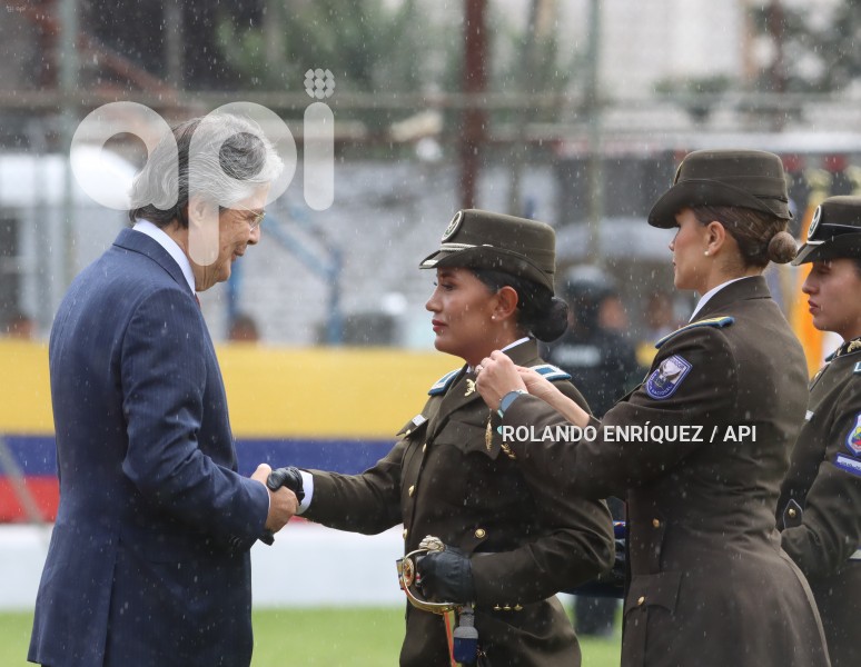 PRESIDENTE-LASSO-GRADUACION-POLICIAS-ESPECIALISTAS