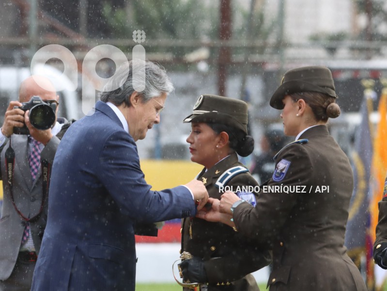 PRESIDENTE-LASSO-GRADUACION-POLICIAS-ESPECIALISTAS