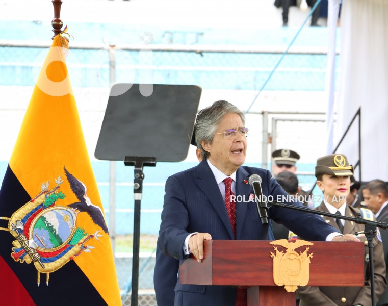 PRESIDENTE-LASSO-GRADUACION-POLICIAS-ESPECIALISTAS