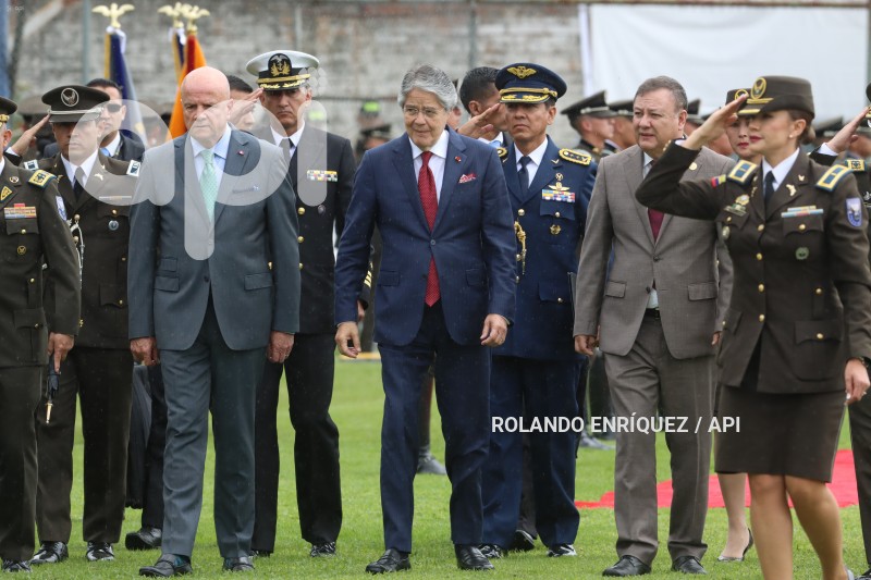 PRESIDENTE-LASSO-GRADUACION-POLICIAS-ESPECIALISTAS