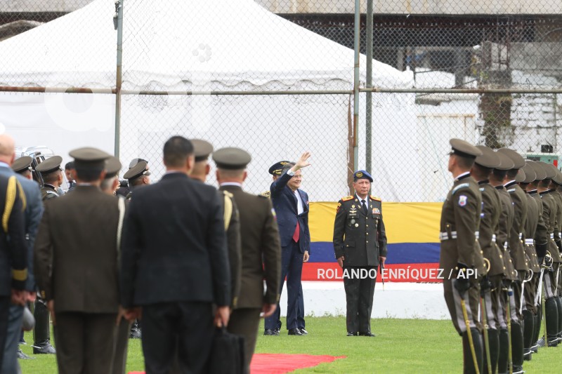 PRESIDENTE-LASSO-GRADUACION-POLICIAS-ESPECIALISTAS