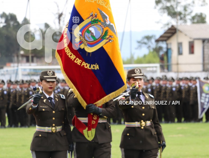 PRESIDENTE-LASSO-GRADUACION-POLICIAS-ESPECIALISTAS
