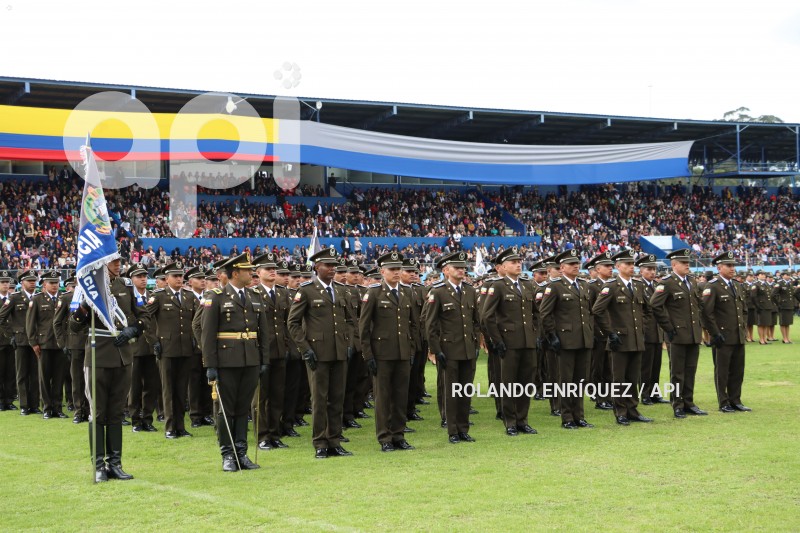 PRESIDENTE-LASSO-GRADUACION-POLICIAS-ESPECIALISTAS