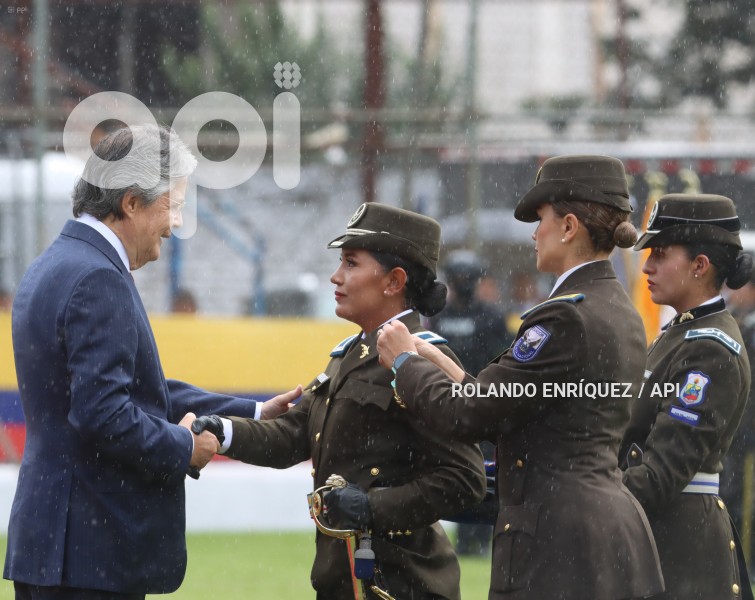 PRESIDENTE-LASSO-GRADUACION-POLICIAS-ESPECIALISTAS