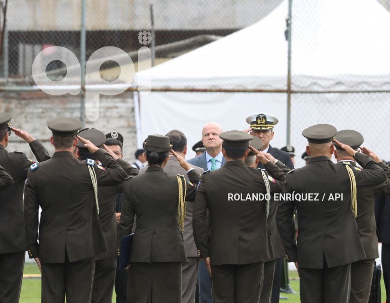PRESIDENTE-LASSO-GRADUACION-POLICIAS-ESPECIALISTAS