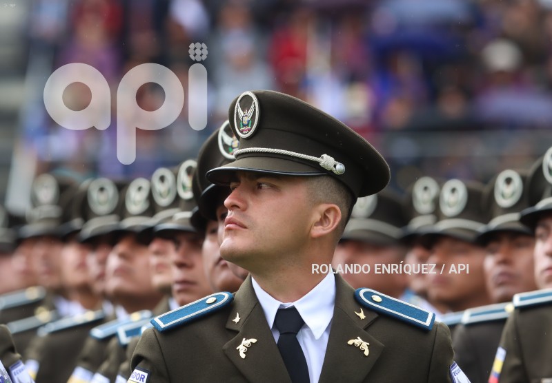 PRESIDENTE-LASSO-GRADUACION-POLICIAS-ESPECIALISTAS