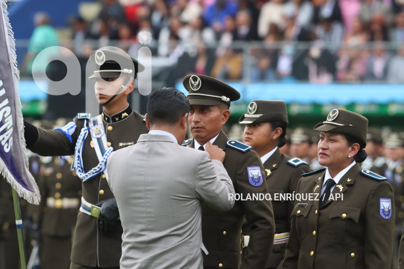 PRESIDENTE-LASSO-GRADUACION-POLICIAS-ESPECIALISTAS