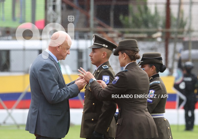 PRESIDENTE-LASSO-GRADUACION-POLICIAS-ESPECIALISTAS