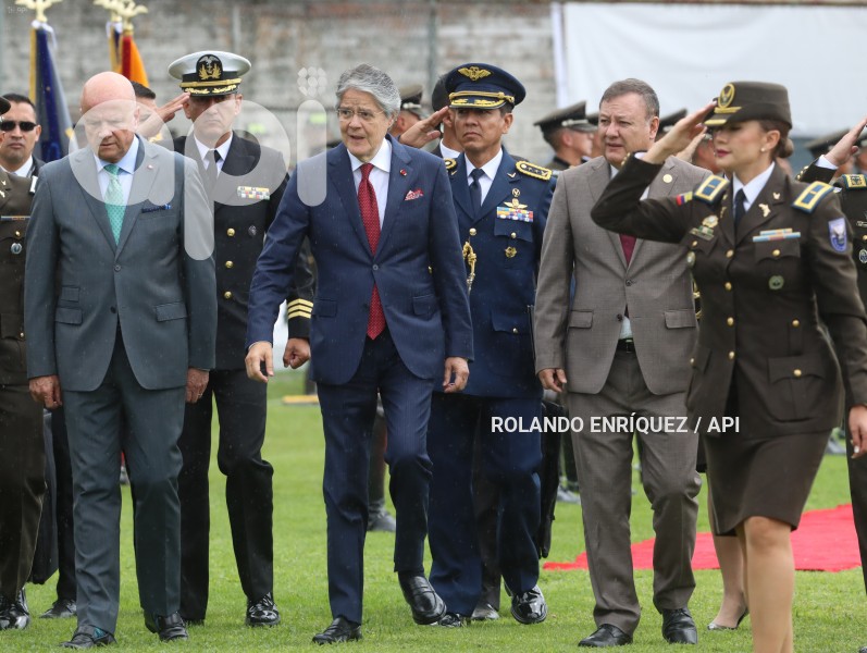 PRESIDENTE-LASSO-GRADUACION-POLICIAS-ESPECIALISTAS