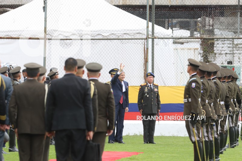 PRESIDENTE-LASSO-GRADUACION-POLICIAS-ESPECIALISTAS