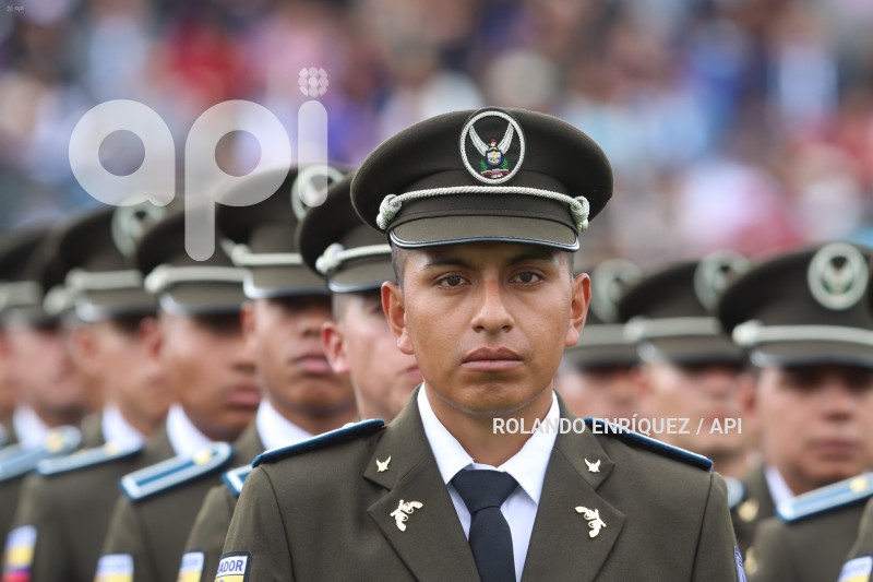 PRESIDENTE-LASSO-GRADUACION-POLICIAS-ESPECIALISTAS