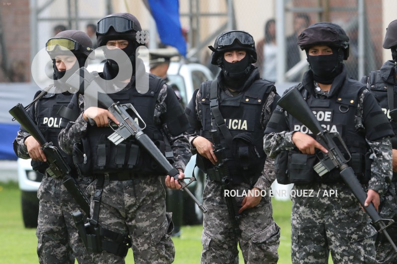 PRESIDENTE-LASSO-GRADUACION-POLICIAS-ESPECIALISTAS
