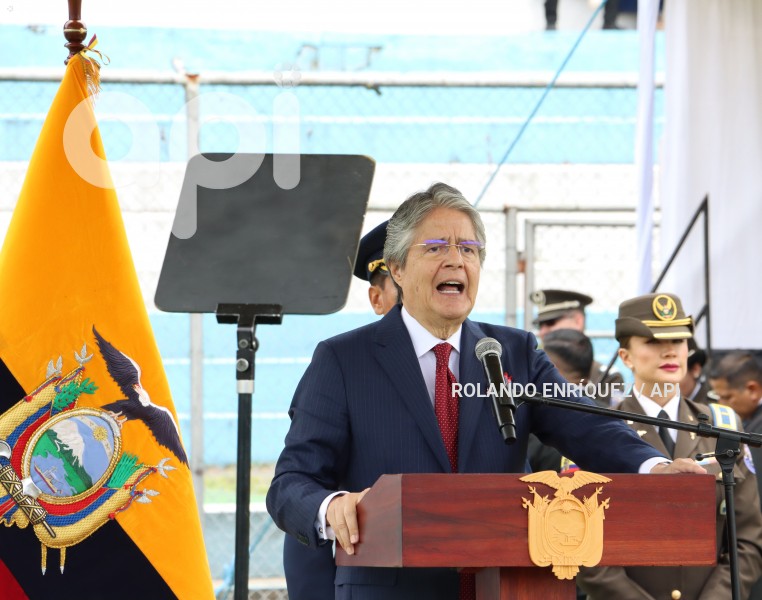PRESIDENTE-LASSO-GRADUACION-POLICIAS-ESPECIALISTAS