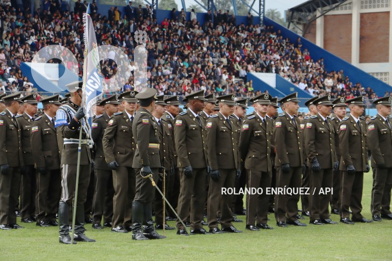 PRESIDENTE-LASSO-GRADUACION-POLICIAS-ESPECIALISTAS