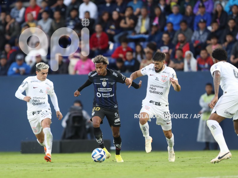 FBL-LIBERTADORES-INDEPENDIENTE-CORINTHIANS