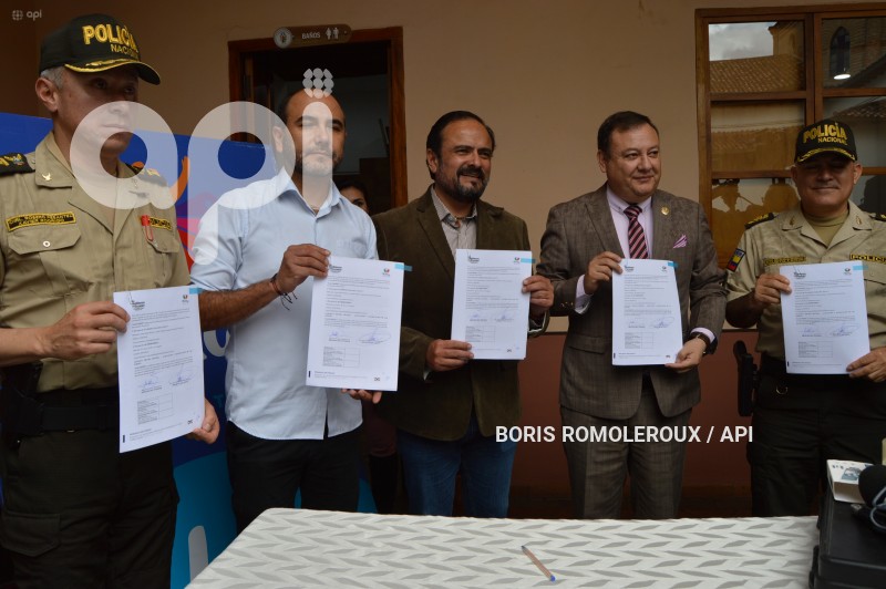 CUENCA-FIRMA CONVENIO SEGURIDAD-MINISTRO ZAPATA