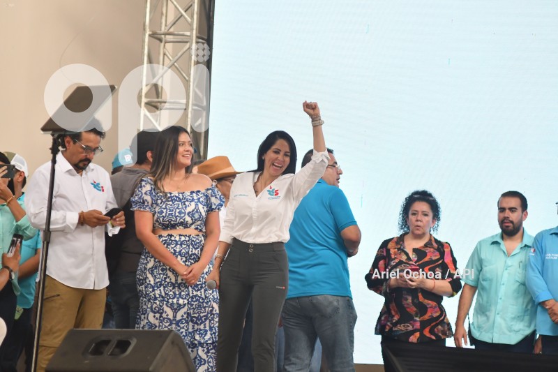 PORTOVIEJO-BINIOMIO-RC5-LUISA GONZALEZ-ANDRES ARAUZ