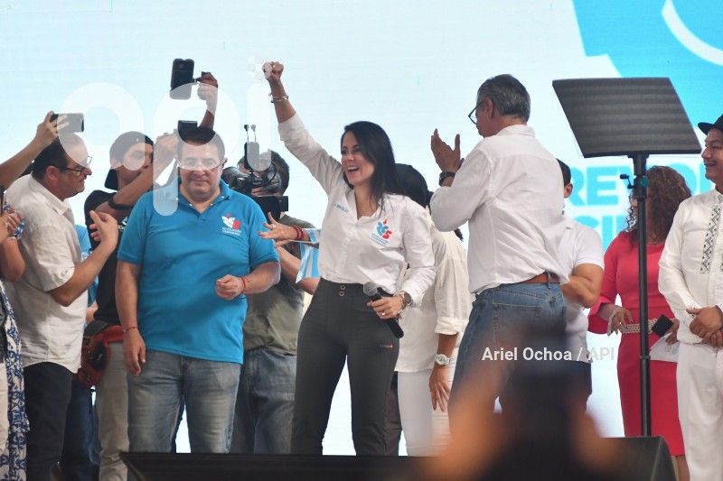PORTOVIEJO-BINIOMIO-RC5-LUISA GONZALEZ-ANDRES ARAUZ