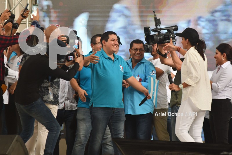 PORTOVIEJO-BINIOMIO-RC5-LUISA GONZALEZ-ANDRES ARAUZ