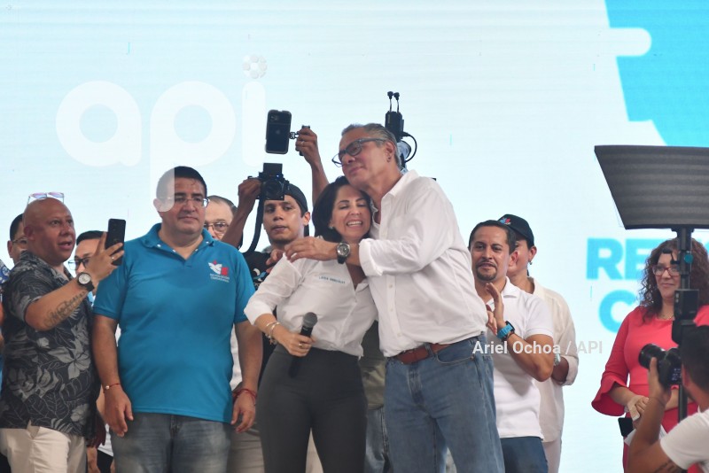 PORTOVIEJO-BINIOMIO-RC5-LUISA GONZALEZ-ANDRES ARAUZ