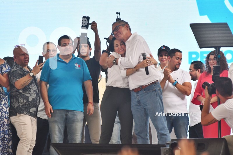 PORTOVIEJO-BINIOMIO-RC5-LUISA GONZALEZ-ANDRES ARAUZ
