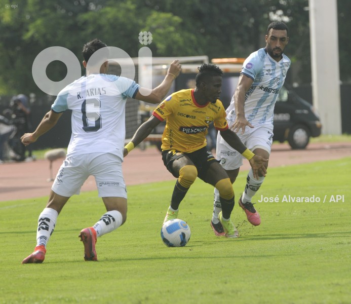 FBL-LIGAPROBET593-GUAYAQUILCITY-BARCELONA