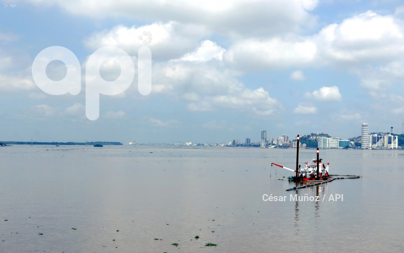 GYE-DRAGADO RIO GUAYAS
