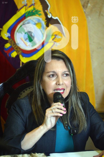 CUENCA-NUEVA GOBERNADORA AZUAY-MARIA DEL CONSUELO DE ORELLANA