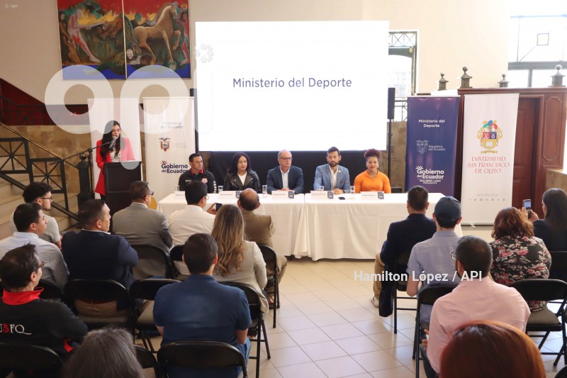 UIO-RECONOCIMIENTO-ATLETAS-HALTEROFILIA