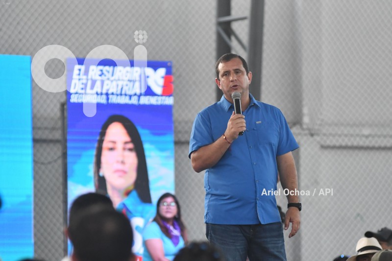 MANTA-DIALOGO-LUISA-GONZALEZ-ANDRES-ARAUZ