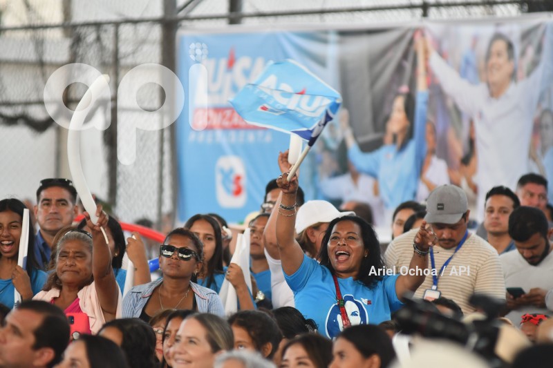 MANTA-DIALOGO-LUISA-GONZALEZ-ANDRES-ARAUZ