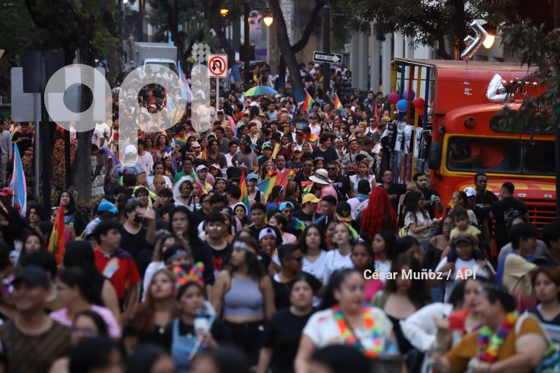 GYE-DESFILE ORGULLO